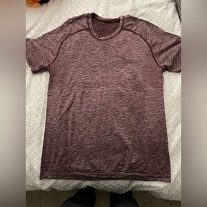 Lululemon men’s metal vent tech maroon shirt